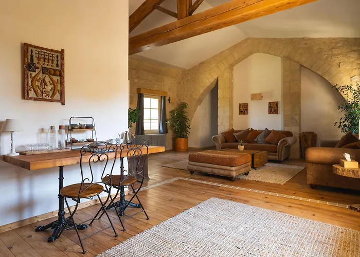 Chateau De Pondres
